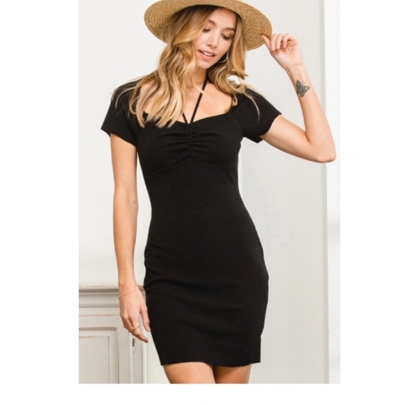 This black dress is flatteringđź‘—ribbed great quality made by special boutique - Picture 4 of 11